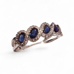 Anel Ouro 19.2 ktes com Safiras Australianas e Brilhantes